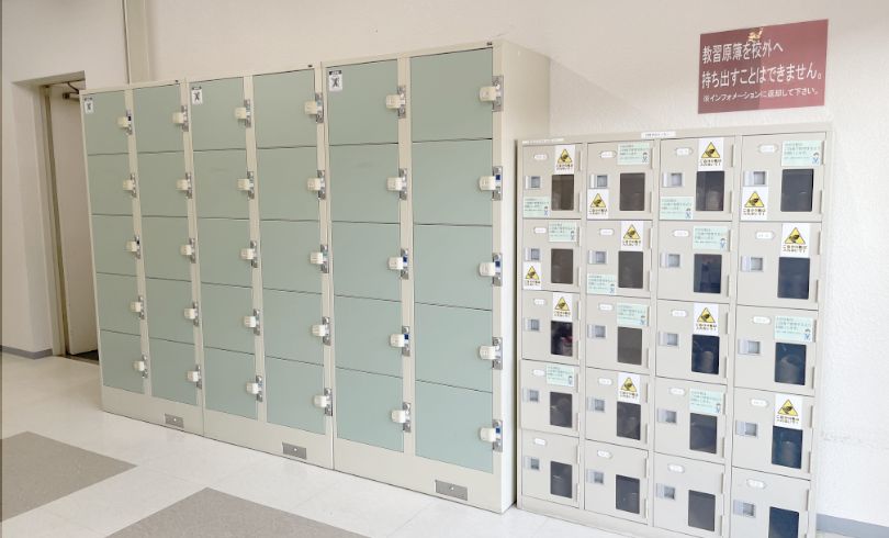 運転用靴の保管ロッカーが無料